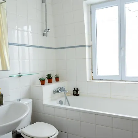 Calm Apt Near Montmartre